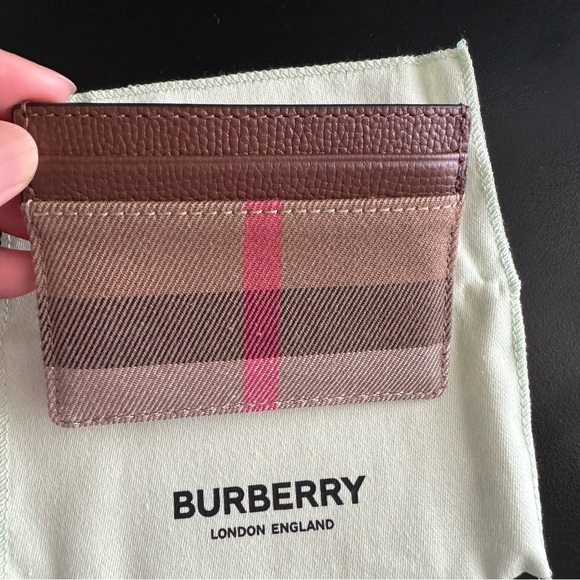 Authentic Burberry card case - Picture 3 of 5